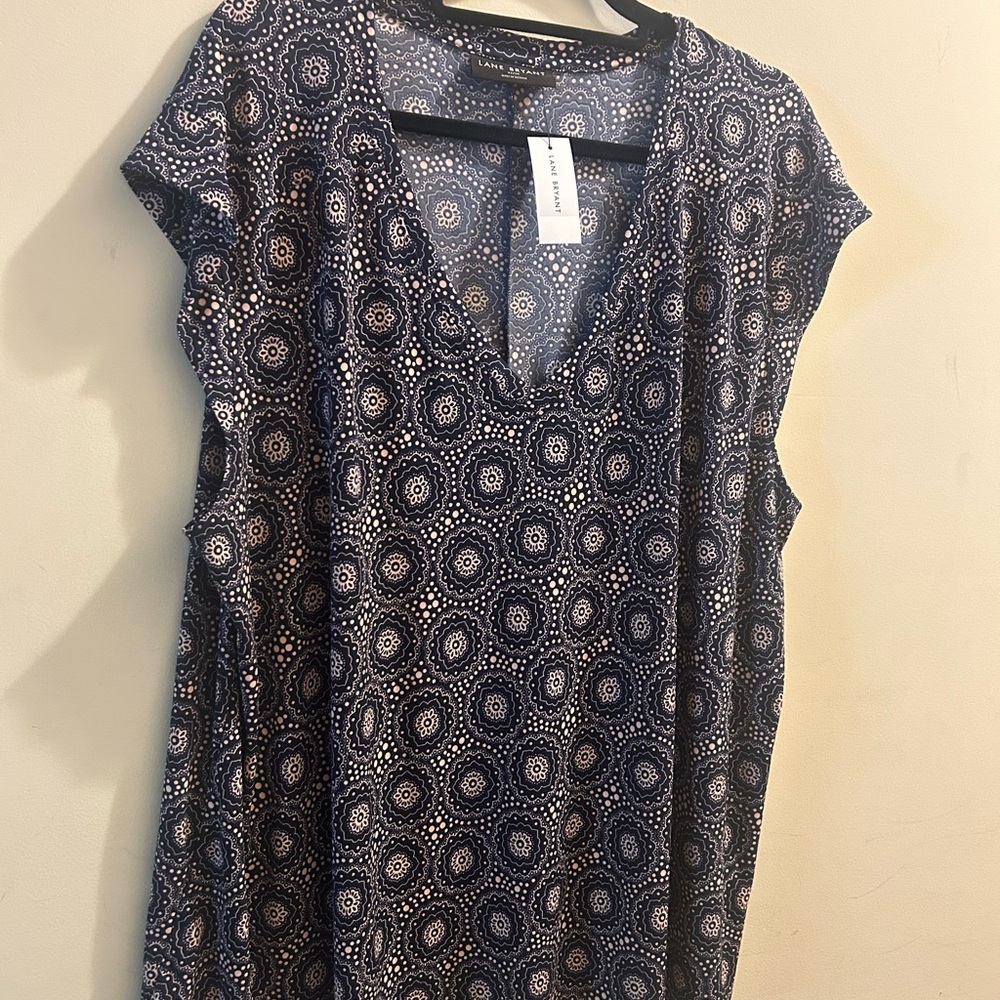 NWT- Lane Bryant Women's Blue Patterned Top. Size 22/24